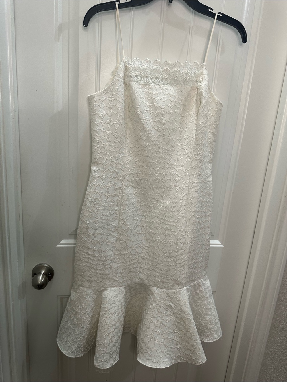 Maggy London White Lace Spaghetti Strap Flounce Hem Dress size 8